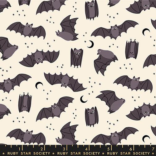 F3073 - Freaky Familiars - Bats - Natural